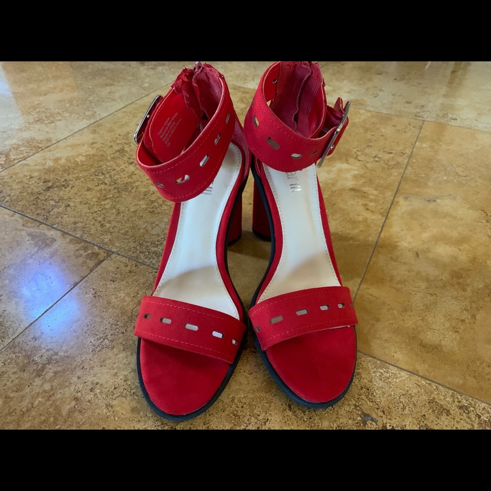 BAR III BREEANNE open toe heels